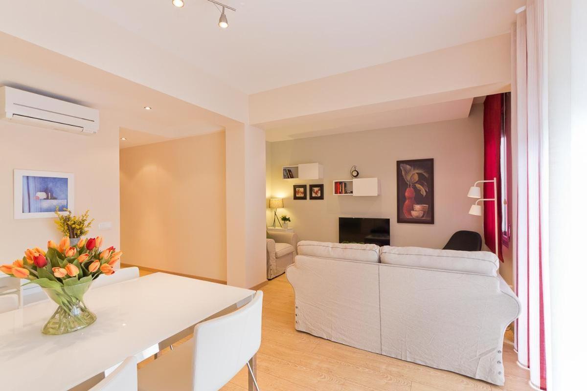 Comodo En Les Corts Apartment